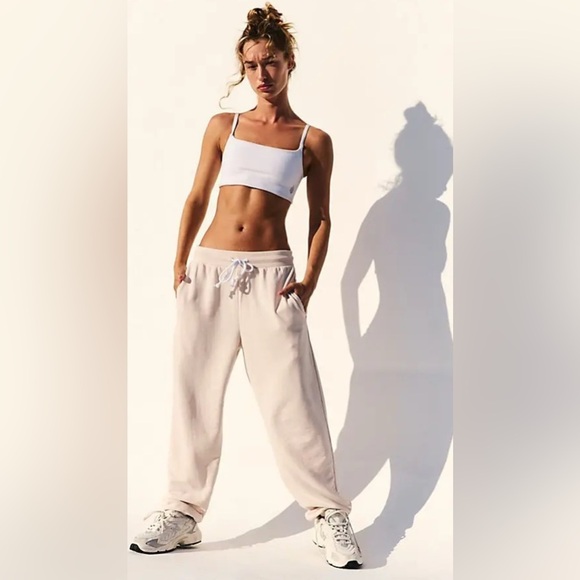 *NWOT* Free People Movement Playbook Jogger Sweatpants in Tofu - Picture 1 of 8